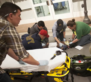 emergency-medical-training-students