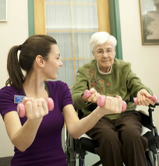 nurse-aide-instructing-elderly-woman-about-workout