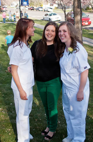 nurses-celebrating-graduation-day