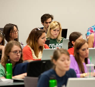 room-full-of-college-students-on-computers