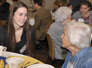 nurse-aide-with-elderly-woman