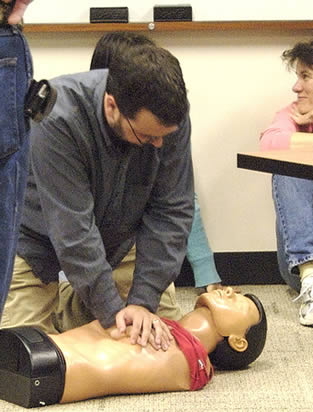 demonstrating-how-to-perform-cpr-to-students-55676