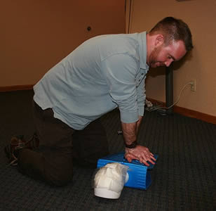 health-care-worker-cpr-training-001211