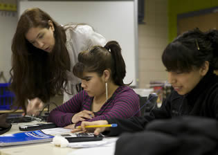 hispanic-college-students-with-instructor