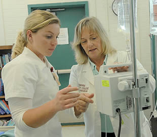 nurse-equipment-training-00249249