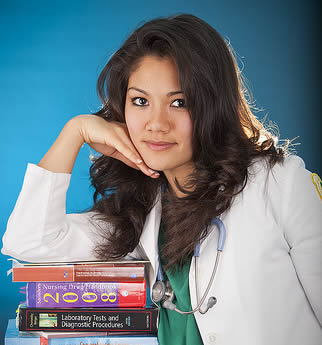 nurse-studying-for-class-494339