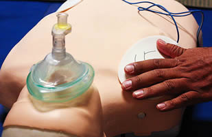 using-life-saving-equipment-ekg-88324