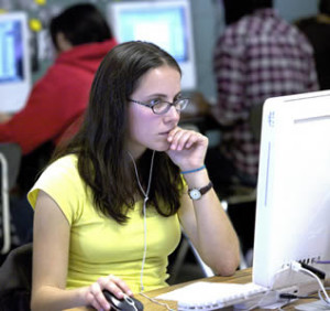 woman-college-student-using-computer