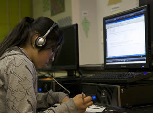 young-woman-college-student-on-computer