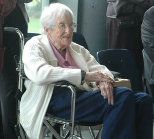 elderly-woman-in-wheelchair