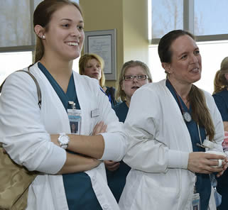 nurses-in-seminar-discussion