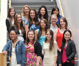 smiling-college-students-in-group