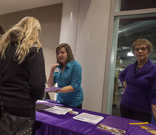 students-signing-up-for-instruction