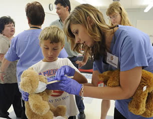 nurse-demonstrating-technique-to-kid