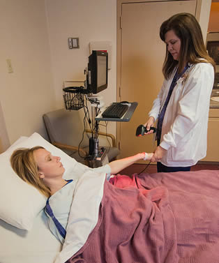 nurse-with-woman-hospital-patient