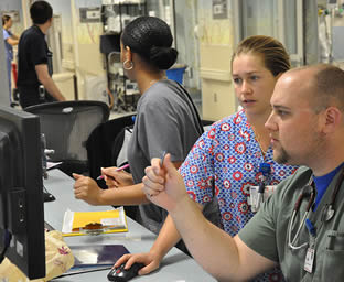 nurses-at-health-care-facility