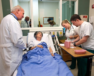 nurses-in-training-working-in-simulator