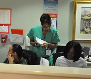 nurses-working-at-hospital