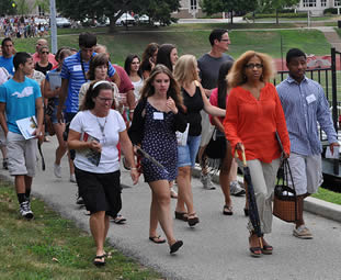 students-on-college-campus