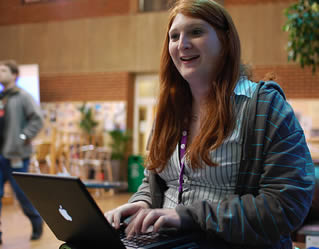 young-woman-on-apple-computer