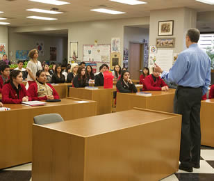 instructor-talking-to-college-students