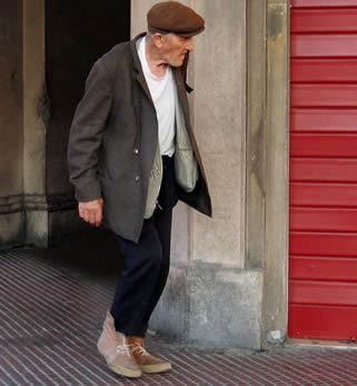 older-man-walking-995