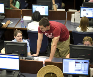 college-students-in-computer-room