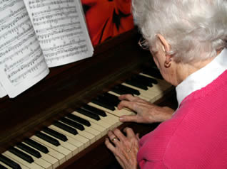 elderly-on-piano-12