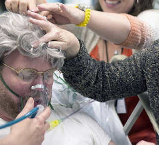 nurses-giving-patient-oxygen