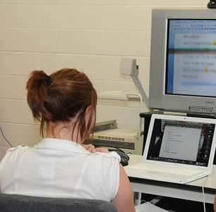 young-woman-at-computer-in-class