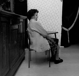 elderly-lady-sitting-rest-home-02233