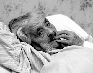 elderly-woman-in-bed-2300