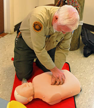 man-demonstrating-cpr-skills-99211