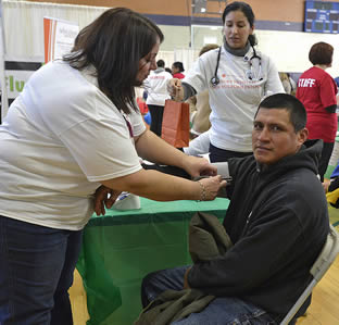 nurse-aides-perform-health-care-exam