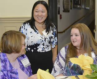 nursing-alumni-at-lunch-meeting