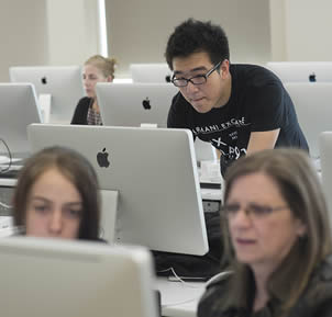 college-students-on-computer