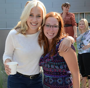 nursing-students-outside