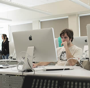 student-using-mac-computer