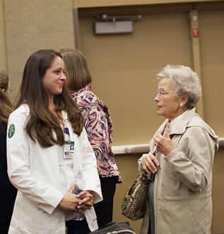 medical-worker-with-elderly-lady