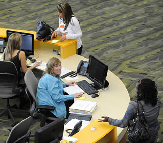 college-admissions-desk