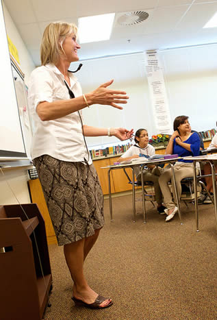 instructor-giving-lecture-to-class