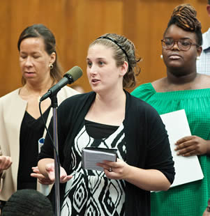 students-speaking-in-lecture-hall