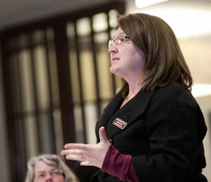 woman-speaking-at-college