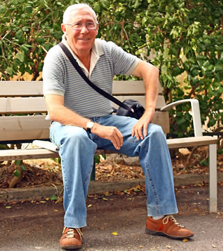 man-sitting-on-bench-994