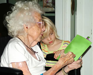 old-lady-reading-to-child-002