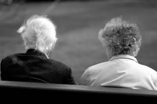 elderly-friends-8892