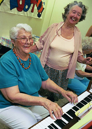 elderly-woman-playing-piano-01133