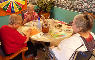 elderly-women-arts-and-crafts-9001