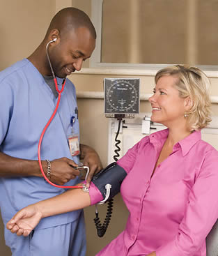 taking-blood-pressure-of-patient-03309
