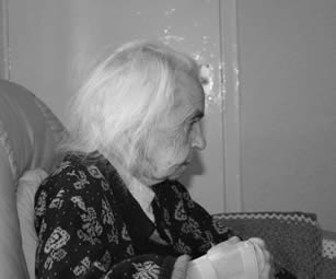 woman-at-care-home-4402